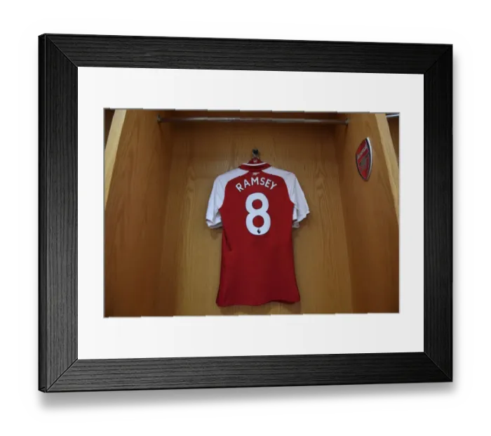 Framed Print : Aaron Ramsey Prepares for Arsenal vs Manchester City Clash (2017-18)
