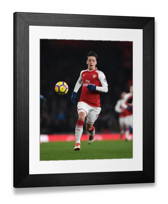 Framed Print : Mesut Ozil in Action: Arsenal vs Manchester City, Premier League 2017-18 Framed Print : Mesut Ozil in Action: Arsenal vs Manchester City, Premier League 2017-18