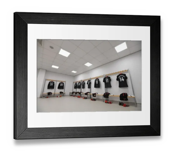 Framed Print : Arsenal Changing Room: Preparing for Brighton & Hove Albion Clash (Premier League 2017-18)