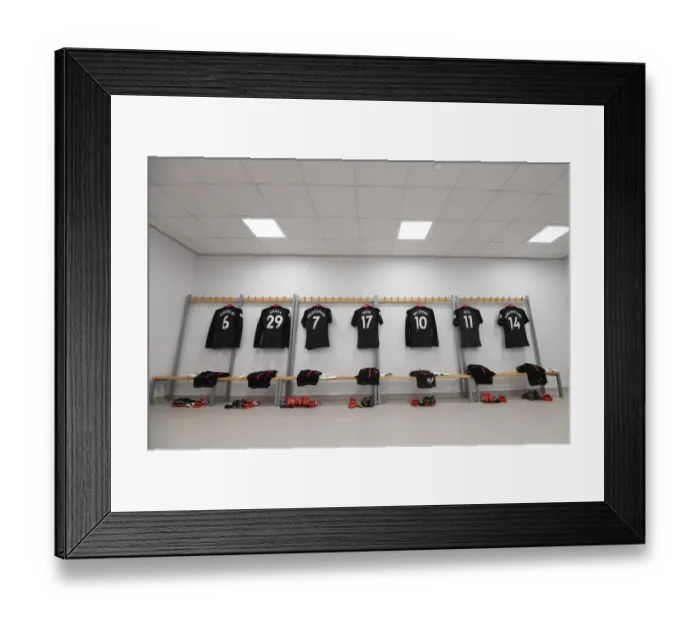 Framed Print : Arsenal Changing Room: Preparing for Battle against Brighton & Hove Albion (Premier League 2017-18) Framed Print : Arsenal Changing Room: Preparing for Battle against Brighton & Hove Albion (Premier League 2017-18)