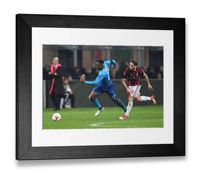Framed Print : Danny Welbeck (Arsenal) Hakan Calhanoglu (AC Milan)