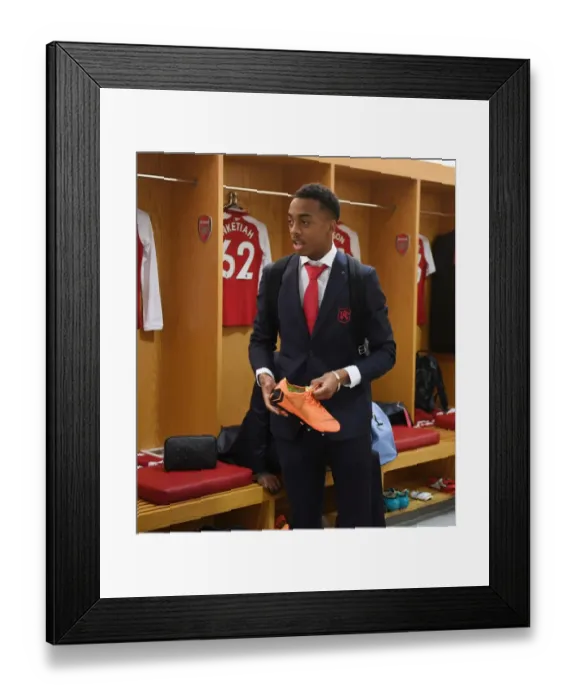 Framed Print : Joe Willock: Pre-Match Focus in Arsenal Changing Room (Arsenal v Watford, Premier League)