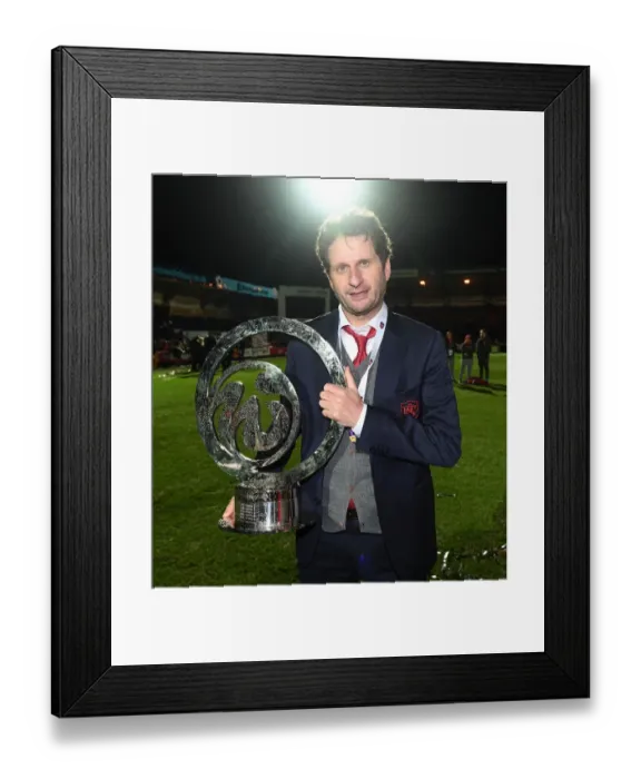Framed Print : Joe Montemurro and Arsenal Women Celebrate Continental Cup Victory over Manchester City Ladies