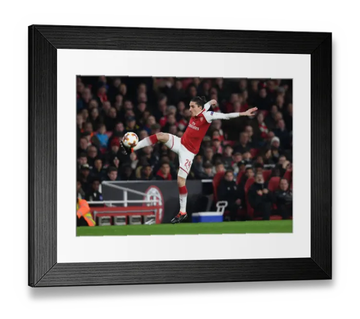 Framed Print : Hector Bellerin in Action: Arsenal vs AC Milan, Europa League 2018