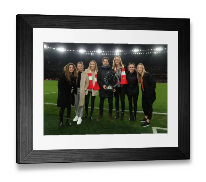 Framed Print : Arsenal Women Celebrate Continental Cup Victory: Van de Donk, Nobbs, Williamson, Montemurro, Quinn, O'Reilly, Mead
