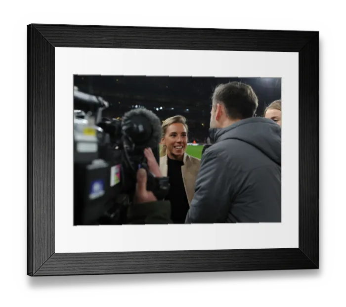 Framed Print : Jordan Nobbs at Half-Time: Arsenal Women's Battle in Europa League Against AC Milan Framed Print : Jordan Nobbs at Half-Time: Arsenal Women's Battle in Europa League Against AC Milan
