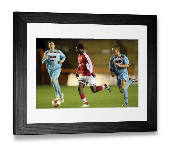 Framed Print : Emmauel Frimpong (Arsenal) Daniel Kearns (West Ham)