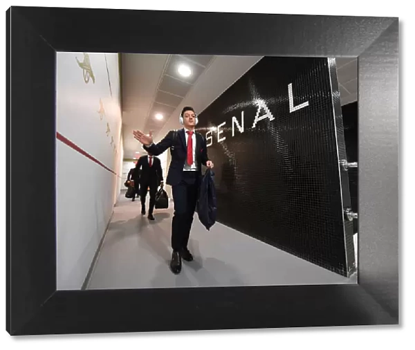 Mesut Ozil in Arsenal Changing Room Before Arsenal vs Stoke City, Premier League 2017-18