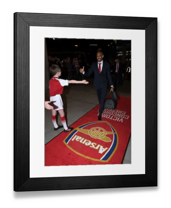 Framed Print : Arsenal's Pierre-Emerick Aubameyang Greets the Mascot Before Arsenal vs Stoke City (April 2018) Framed Print : Arsenal's Pierre-Emerick Aubameyang Greets the Mascot Before Arsenal vs Stoke City (April 2018)