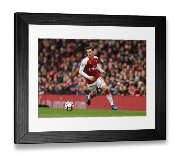 Framed Print : Mesut Ozil in Action: Arsenal vs Stoke City, Premier League 2017-18 Framed Print : Mesut Ozil in Action: Arsenal vs Stoke City, Premier League 2017-18