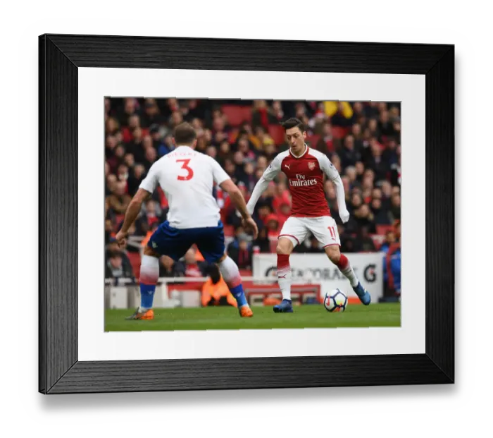 Framed Print : Mesut Ozil in Action: Arsenal vs Stoke City, Premier League 2017-18