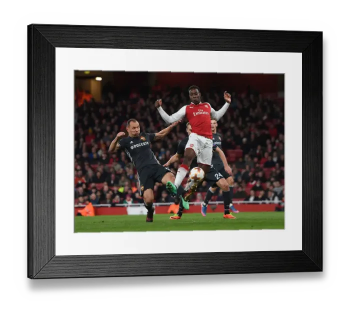 Framed Print : Arsenal vs CSKA Moskva: Welbeck vs Ignashevich in Europa League Quarterfinal Clash
