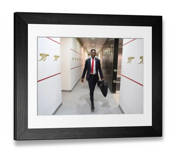 Framed Print : Danny Welbeck: Pre-Match Focus in Arsenal Changing Room (Arsenal vs Southampton, Premier League, 2017-18) Framed Print : Danny Welbeck: Pre-Match Focus in Arsenal Changing Room (Arsenal vs Southampton, Premier League, 2017-18)