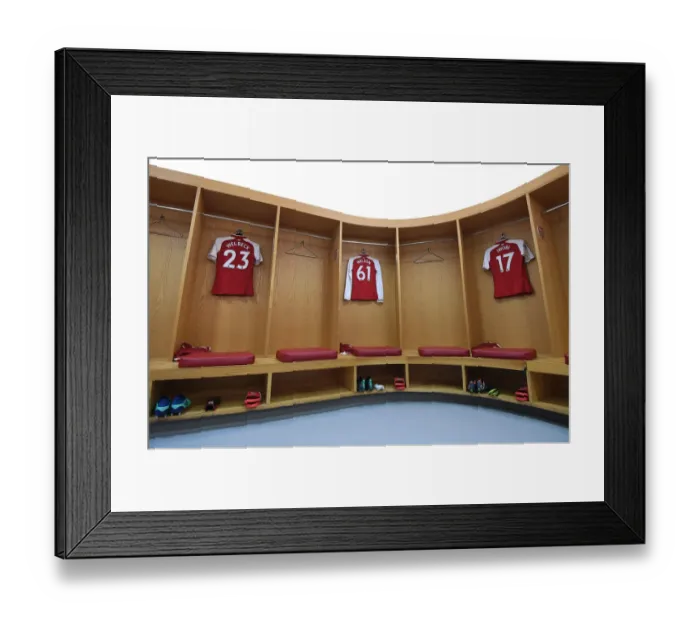Framed Print : Arsenal Changing Room: Pre-Match Focus against Southampton (2017-18) Framed Print : Arsenal Changing Room: Pre-Match Focus against Southampton (2017-18)