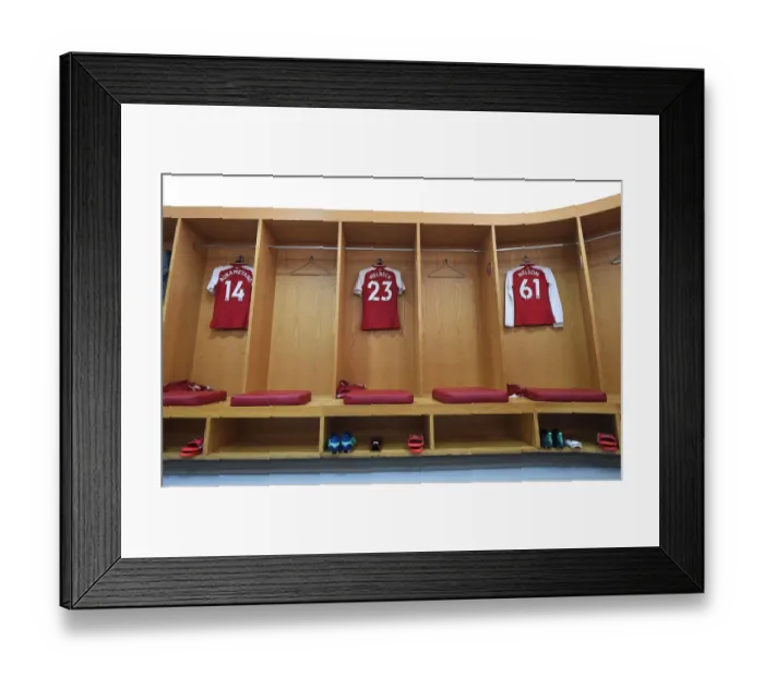 Framed Print : Arsenal Pre-Match Focus: Inside the Changing Room (Arsenal vs. Southampton, 2017-18)