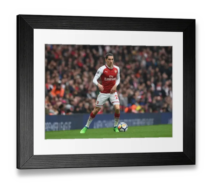 Framed Print : Hector Bellerin in Action: Arsenal vs Southampton, Premier League 2017-18