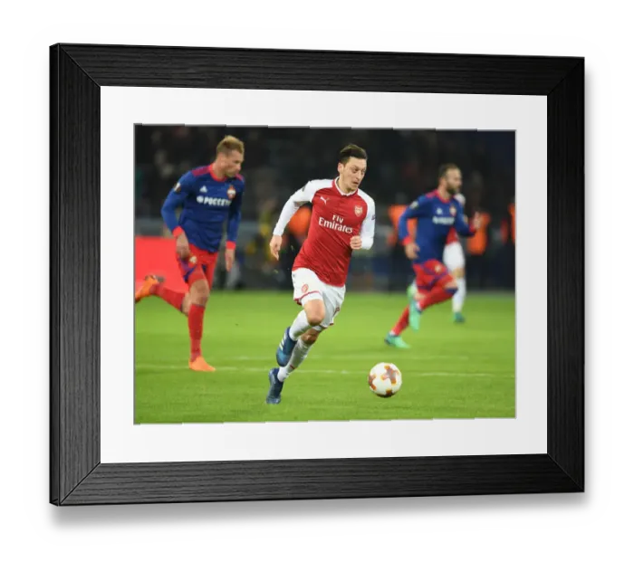 Framed Print : Mesut Ozil in Action: Arsenal vs. CSKA Moskva, UEFA Europa League Quarterfinals, Moscow, 2018 Framed Print : Mesut Ozil in Action: Arsenal vs. CSKA Moskva, UEFA Europa League Quarterfinals, Moscow, 2018