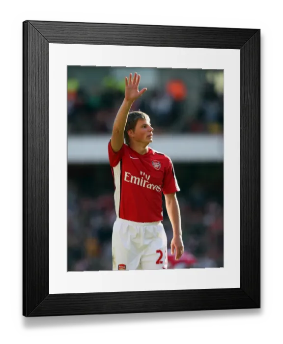 Framed Print : Arshavin's Brilliance: Arsenal's Unforgettable 2-0 Victory Over Manchester City, April 4, 2009
