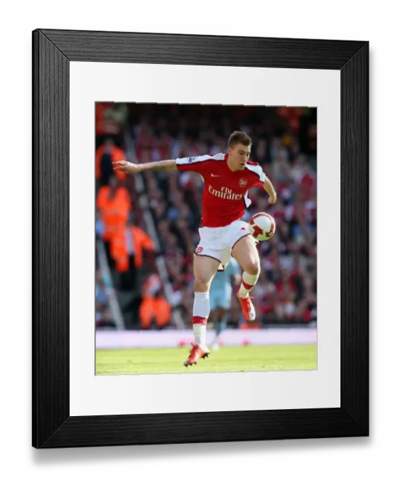Framed Print : Arsenal's Nicklas Bendtner Scores Brace: 4-4-09, Arsenal 2:0 Manchester City, Barclays Premier League, Emirates Stadium Framed Print : Arsenal's Nicklas Bendtner Scores Brace: 4-4-09, Arsenal 2:0 Manchester City, Barclays Premier League, Emirates Stadium