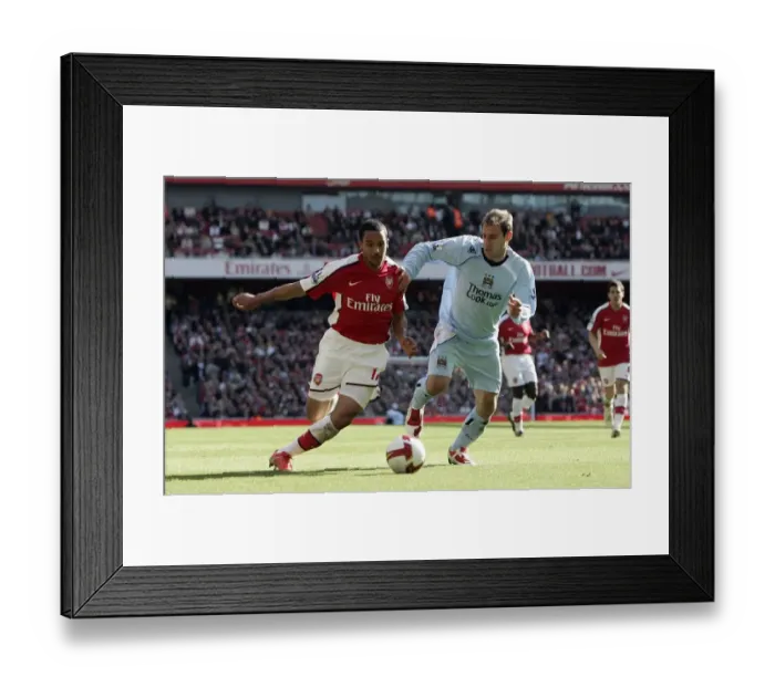 Framed Print : Theo Walcott (Arsenal) Pablo Zabaleta (Man City)