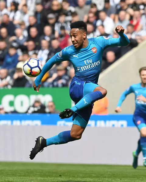 Arsenal's Aubameyang Scores Stunning Goals Against Newcastle United in Premier League 2017-18