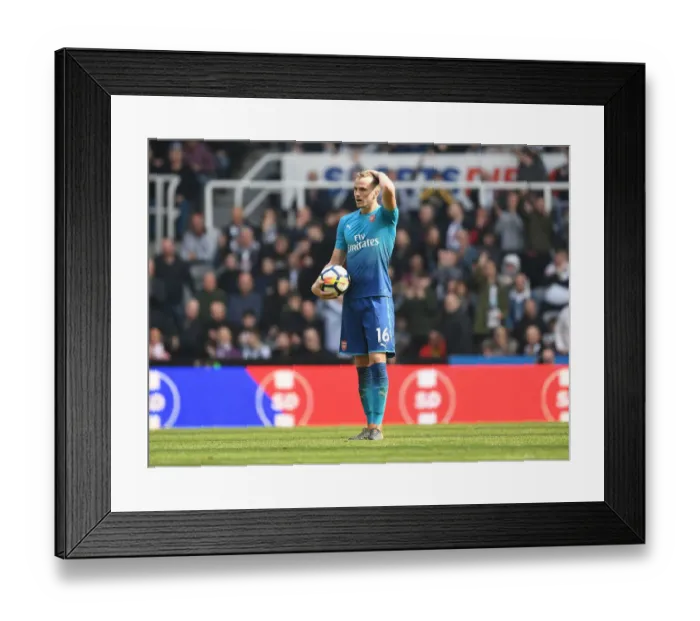 Framed Print : Rob Holding in Action: Newcastle United vs. Arsenal, Premier League 2017-18 Framed Print : Rob Holding in Action: Newcastle United vs. Arsenal, Premier League 2017-18