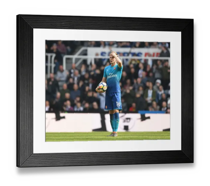 Framed Print : Rob Holding in Action: Newcastle United vs Arsenal, Premier League 2017-18 Framed Print : Rob Holding in Action: Newcastle United vs Arsenal, Premier League 2017-18