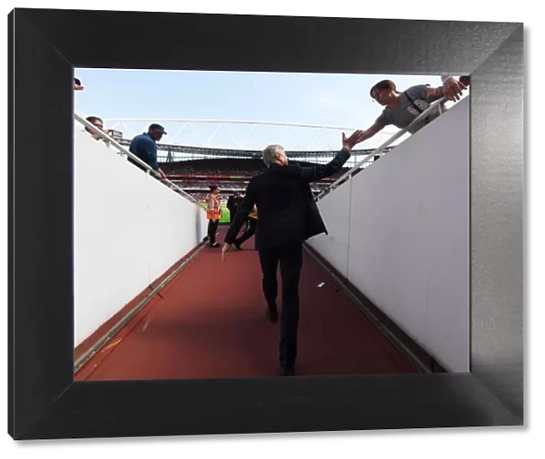 Arsene Wenger: Arsenal Manager's Pre-Match Walk at Emirates Stadium (Arsenal v West Ham United, 2017-18)