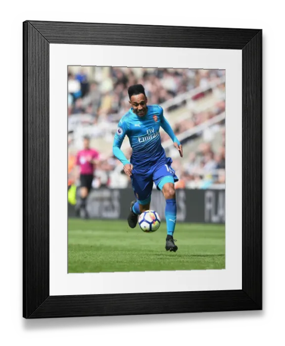 Framed Print : Arsenal's Aubameyang in Action: Newcastle United vs Arsenal, Premier League 2017-18 Framed Print : Arsenal's Aubameyang in Action: Newcastle United vs Arsenal, Premier League 2017-18