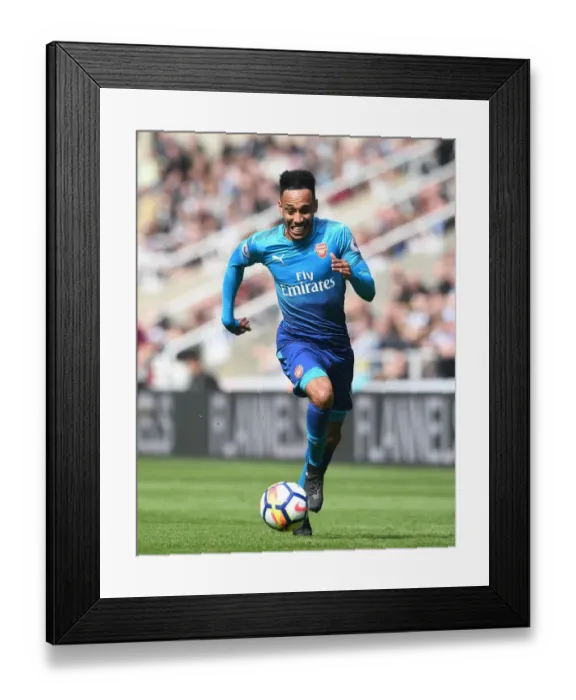 Framed Print : Arsenal's Aubameyang in Action: Newcastle United vs Arsenal, Premier League 2017-18 Framed Print : Arsenal's Aubameyang in Action: Newcastle United vs Arsenal, Premier League 2017-18