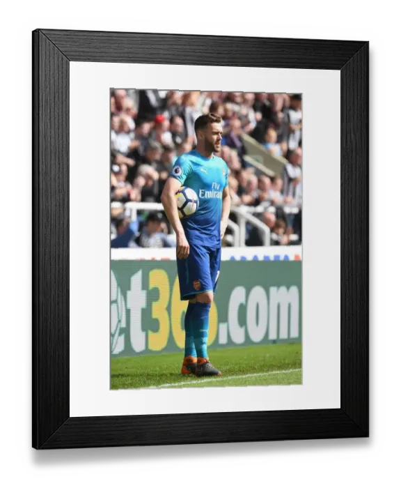 Framed Print : Calum Chambers in Action: Newcastle United vs. Arsenal, Premier League 2017-18 Framed Print : Calum Chambers in Action: Newcastle United vs. Arsenal, Premier League 2017-18