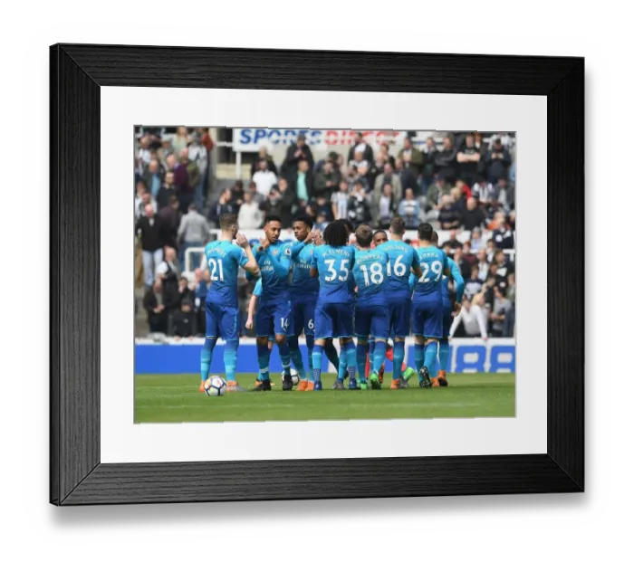 Framed Print : Pierre-Emerick Aubameyang and Joe Willock (Arsenal) hi five their team mates before