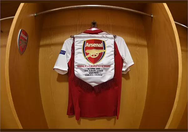 Arsenal FC: Europa League Semi-Final - Ready for Battle: Arsenal Shirt and Pennant
