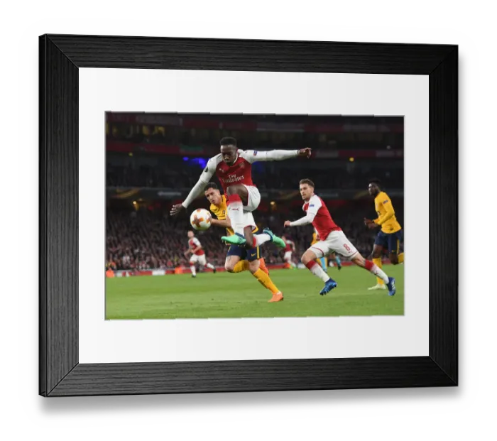 Framed Print : Arsenal vs Atletico Madrid: Tense Battle - Welbeck vs Gimenez in Europa League Semi-Final