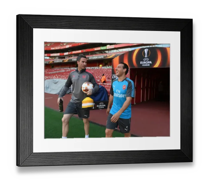 Framed Print : Arsenal's Santi Cazorla and Fitness Coach Shad Forsythe: Focused Preparation Ahead of Arsenal v Atletico Madrid UEFA Europa League Semi-Final