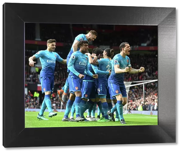 Arsenal Celebrate Mkhitaryan's Goal Against Manchester United (2017-18)