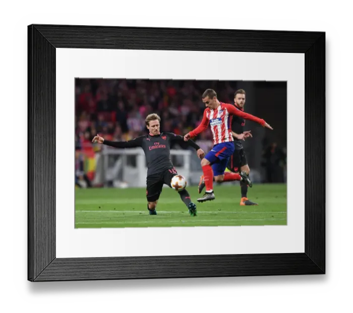 Framed Print : Nacho Monreal (Arsenal) Antoine Griezmann (Atletico). Atletico Madrid 1: 0 Arsenal Framed Print : Nacho Monreal (Arsenal) Antoine Griezmann (Atletico). Atletico Madrid 1: 0 Arsenal
