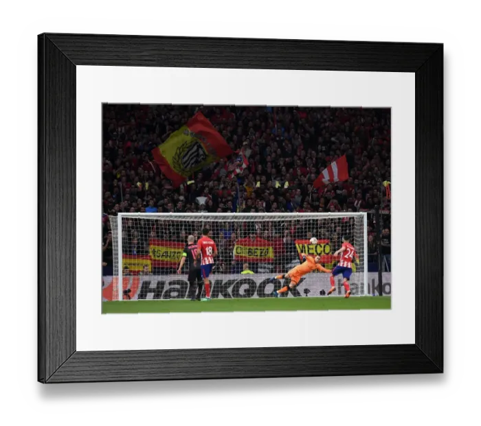 Framed Print : David Ospina (Arsenal). Atletico Madrid 1: 0 Arsenal. Europe League Semi Final, 2nd Leg Framed Print : David Ospina (Arsenal). Atletico Madrid 1: 0 Arsenal. Europe League Semi Final, 2nd Leg