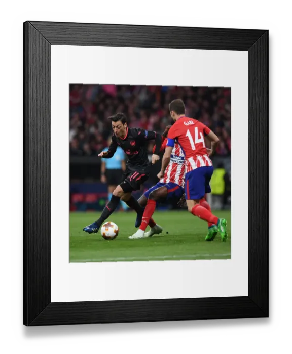 Framed Print : Mesut Ozil in Action: Arsenal vs Atletico Madrid - UEFA Europa League Semi-Final