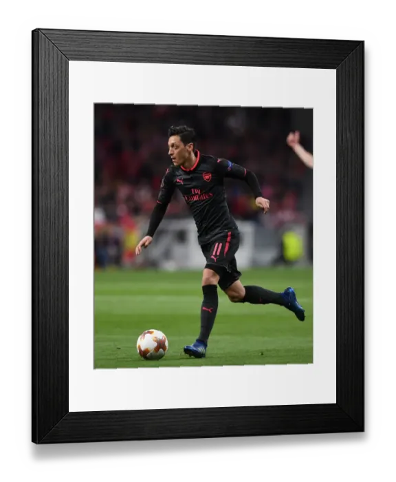 Framed Print : Mesut Ozil in Action: Arsenal vs Atletico Madrid, UEFA Europa League Semi-Final Framed Print : Mesut Ozil in Action: Arsenal vs Atletico Madrid, UEFA Europa League Semi-Final