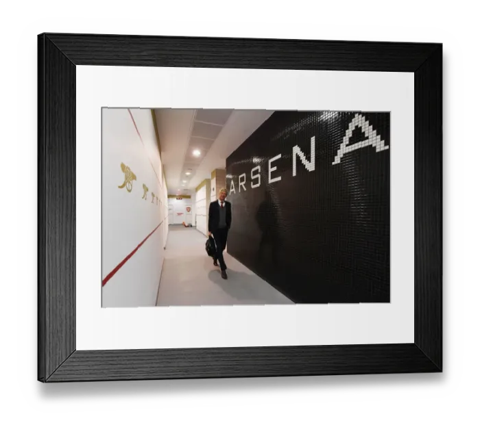 Framed Print : Arsene Wenger in the Arsenal Dressing Room Before Arsenal vs Burnley (2017-18)