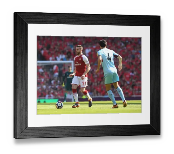 Framed Print : Calum Chambers in Action: Arsenal vs Burnley, Premier League 2017-18 Framed Print : Calum Chambers in Action: Arsenal vs Burnley, Premier League 2017-18