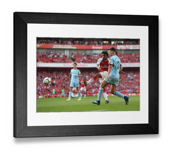 Framed Print : Alex Iwobi Scores Arsenal's Fourth Goal Against Burnley (May 2018)