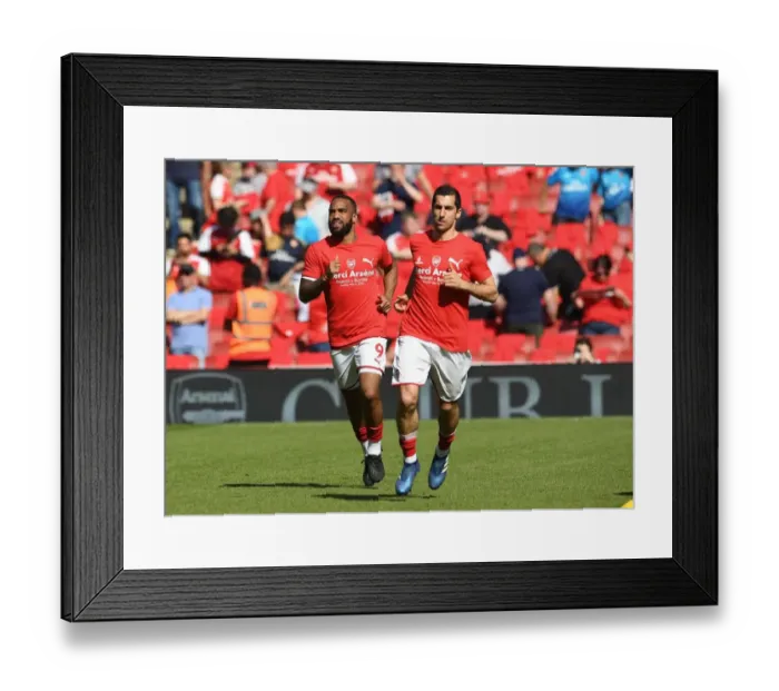 Framed Print : Arsenal's Alexandre Lacazette Gears Up for Burnley Clash (Arsenal v Burnley 2017-18) Framed Print : Arsenal's Alexandre Lacazette Gears Up for Burnley Clash (Arsenal v Burnley 2017-18)