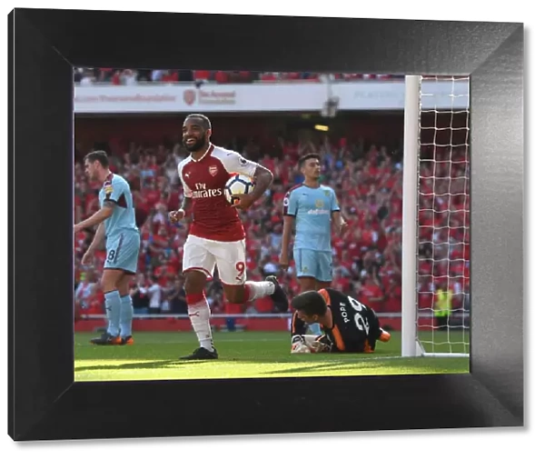 Alexandre Lacazette's Thrilling Goal Celebration: Arsenal vs Burnley (2017-18)