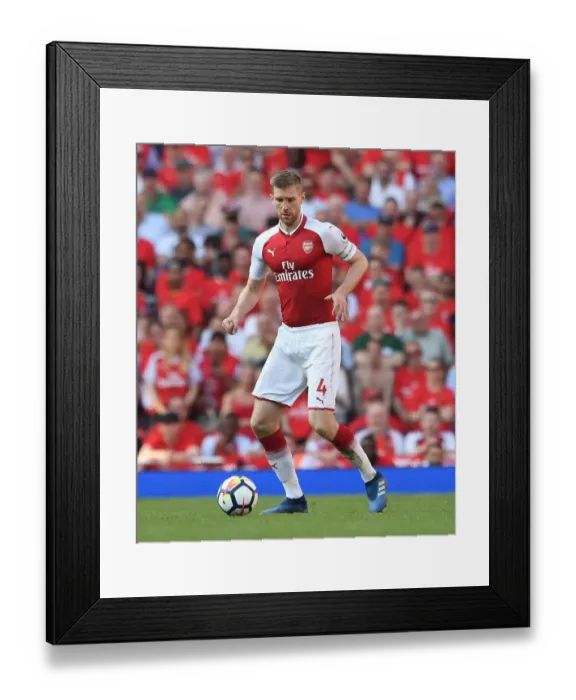 Framed Print : Per Mertesacker: Unwavering Concentration during Arsenal vs Burnley (2017-18)