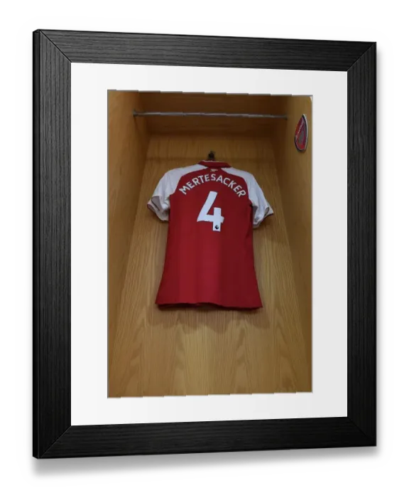 Framed Print : Per Mertesacker Donning Arsenal Shirt Before Arsenal vs Burnley, Premier League 2017-18