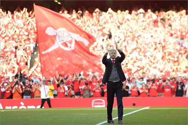 Arsene Wave: Arsenal Manager Bids Farewell to Emirates Fans vs Burnley (2017-18)