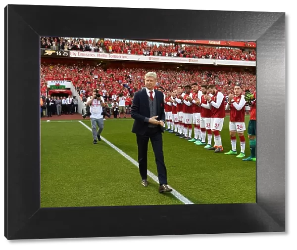 Arsene Wenger's Farewell: Arsenal Honors Manager with Guard of Honor vs Burnley (2017-18)
