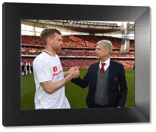 Arsene Wenger and Per Mertesacker: A Farewell Handshake (Arsenal v Burnley, 2018)